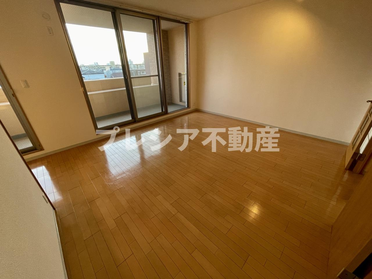 パレス東洋上甲子園の居間・リビング