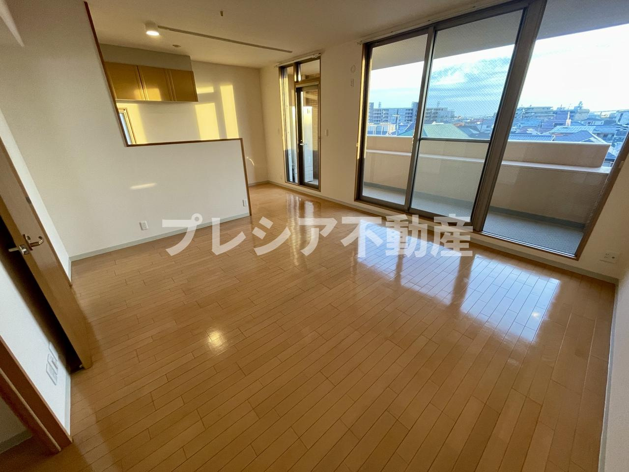 パレス東洋上甲子園の居間・リビング
