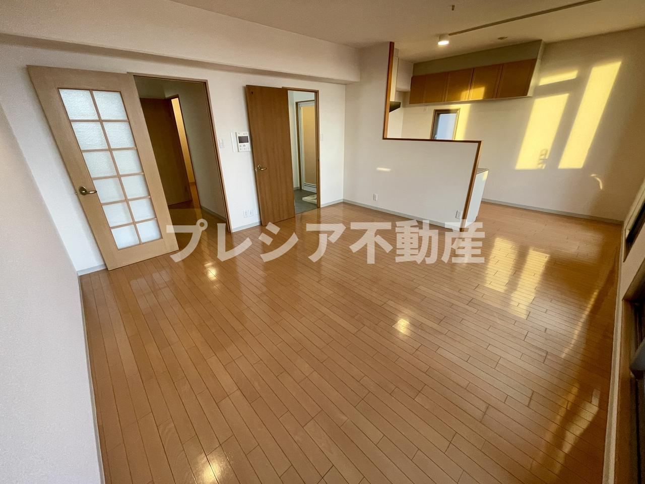 パレス東洋上甲子園の居間・リビング