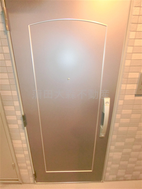ルーブル仲六郷弐番館の玄関