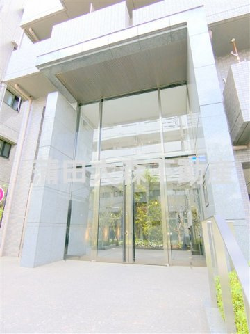 ルーブル仲六郷弐番館のエントランス