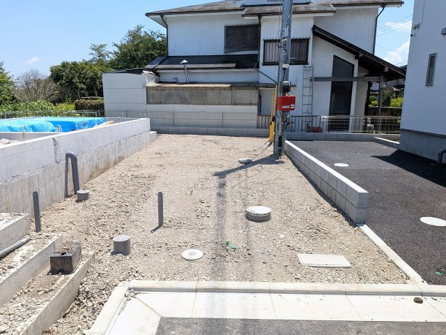 八王子市　泉町　新築一戸建て　２６期の駐車場|～2台駐車可能カースペース～