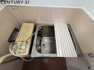 シンプルなユニットバス☆窓付きで換気も楽々！