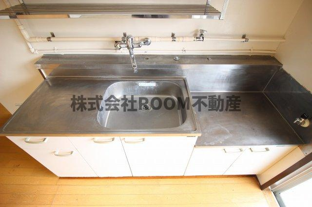 サンコーポラス都城Ⅰのキッチン|コンパクトなキッチンで掃除もラクラク