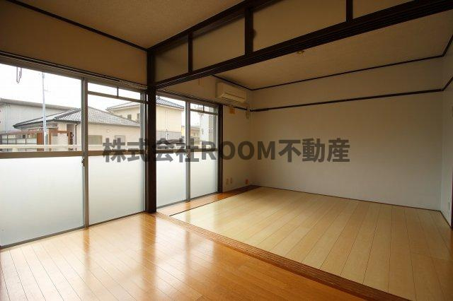 サンコーポラス都城Ⅰの居間・リビング|こちらの居間で趣味の時間をお楽しみください