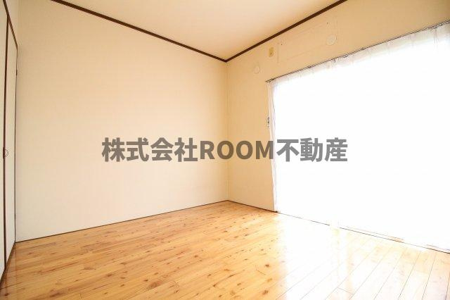 コーポ７７の寝室|開放的な寝室です