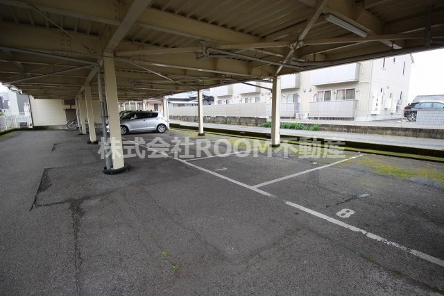 コーポ７７の駐車場|駐車場があるので、車を買う予定の方も安心です