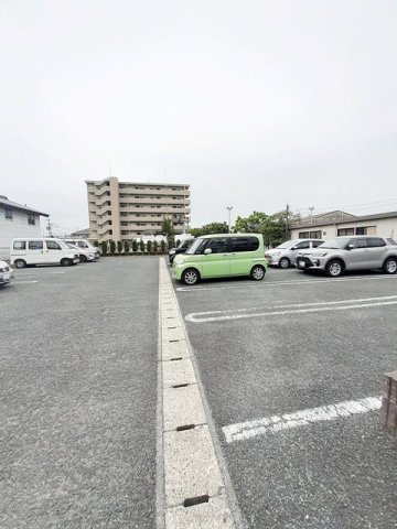 グランフォーレ近見Ⅰの駐車場|駐車場完備です