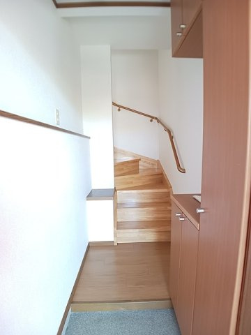 プラーノウエストの玄関|収納もある玄関です