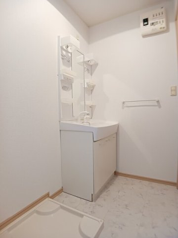 プロムナードⅠの洗面所|明るい洗面所です