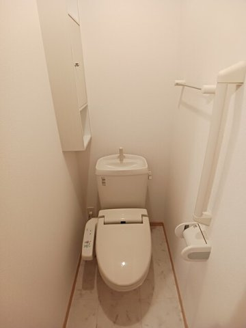 プロムナードⅠのトイレ|落ち着いた色調のトイレです
