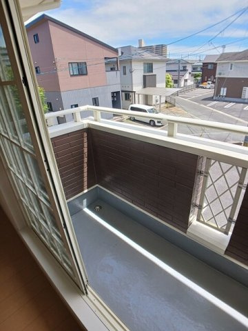 プロムナードⅠのバルコニー|暖かな日差しのふりそそぐバルコニー