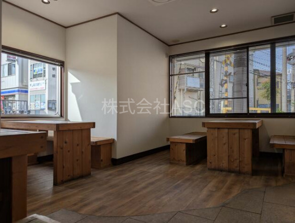 富田林西口駅前店舗の内装