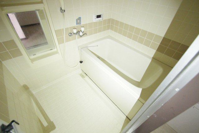 スカイヒルズ植田の浴室