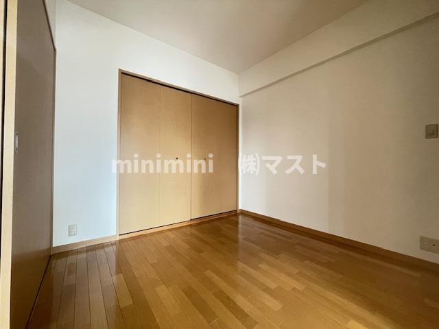 ラグザ大阪レジデンスの洋室