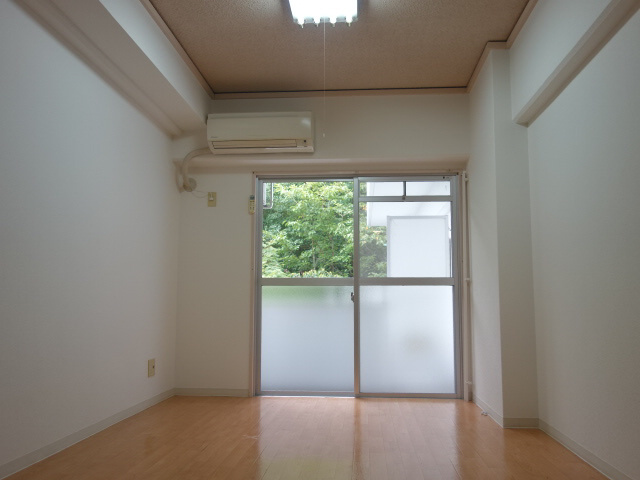 神戸市西区大津和１丁目の賃貸マンションの居間・リビング