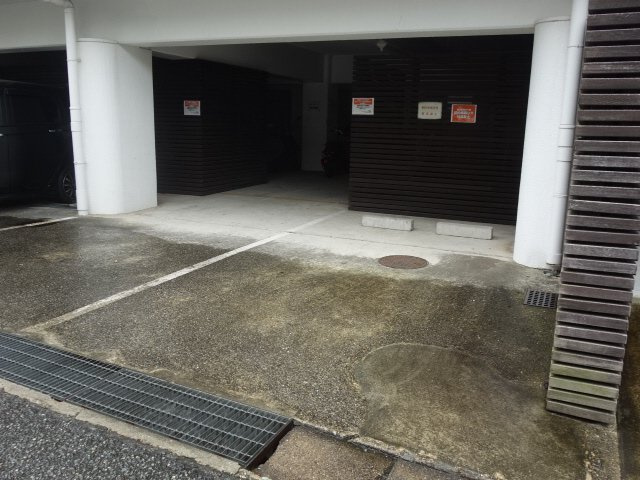 神戸市西区大津和１丁目の賃貸マンションの駐車場