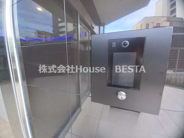 セレニテ西元町アリエのエントランス