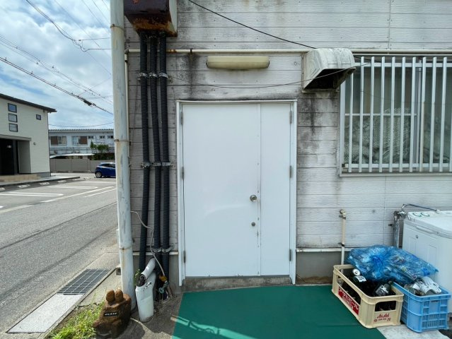 ロイヤルビルの玄関