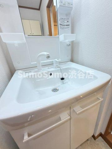 キャスル自由が丘の洗面所|忙しい朝には欠かせない洗面所です