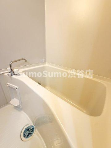 キャスル自由が丘の浴室|落ち着いた空間のお風呂です