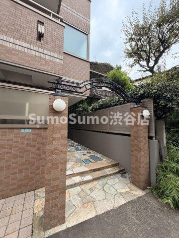 キャスル自由が丘のエントランス|建物の内部です