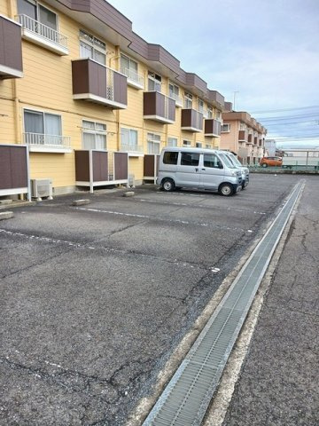 エルディム木村Ｂの駐車場|駐車場完備です