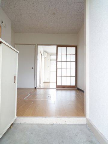アパート光陽の玄関|明るい玄関です