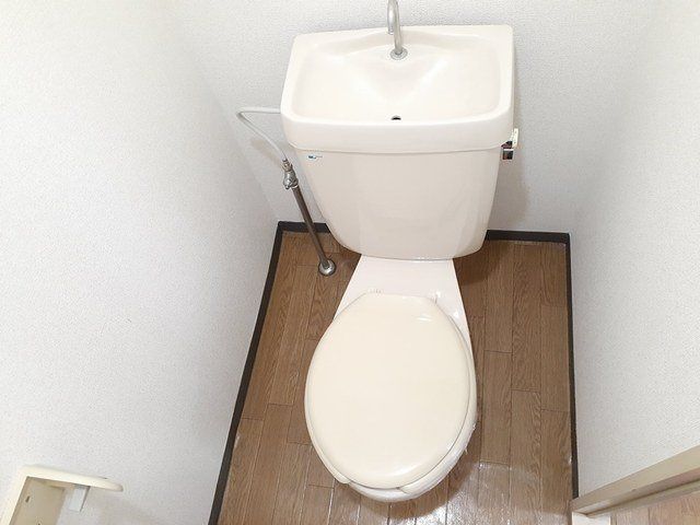 エルディム清水Ⅱのトイレ|落ち着いた色調のトイレです