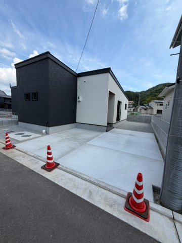 ルミナスガーデン国分寺町福家５号地モデルハウスの駐車場