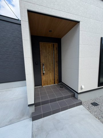 ルミナスガーデン国分寺町福家５号地モデルハウスのエントランス