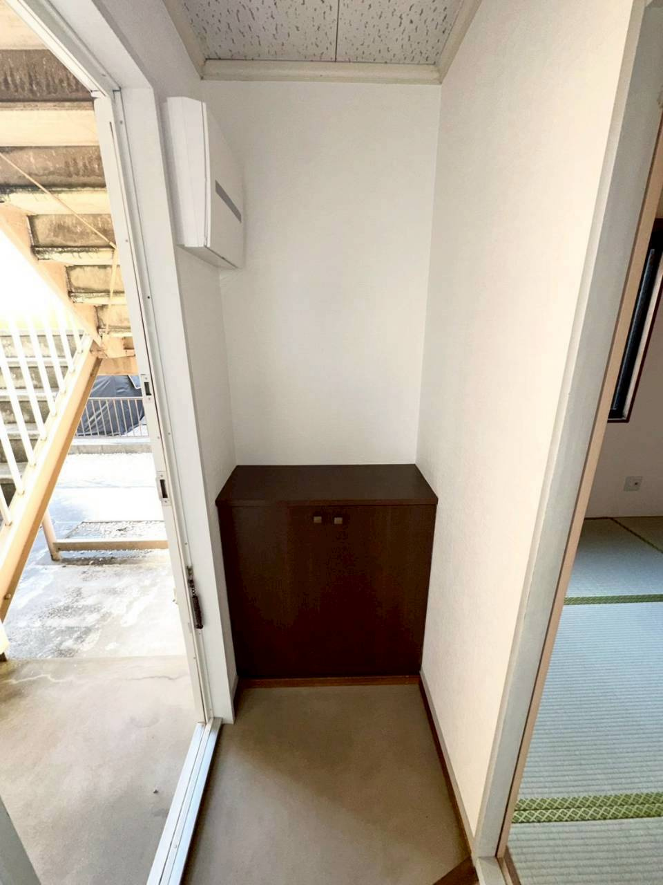 ドミ高坂の玄関