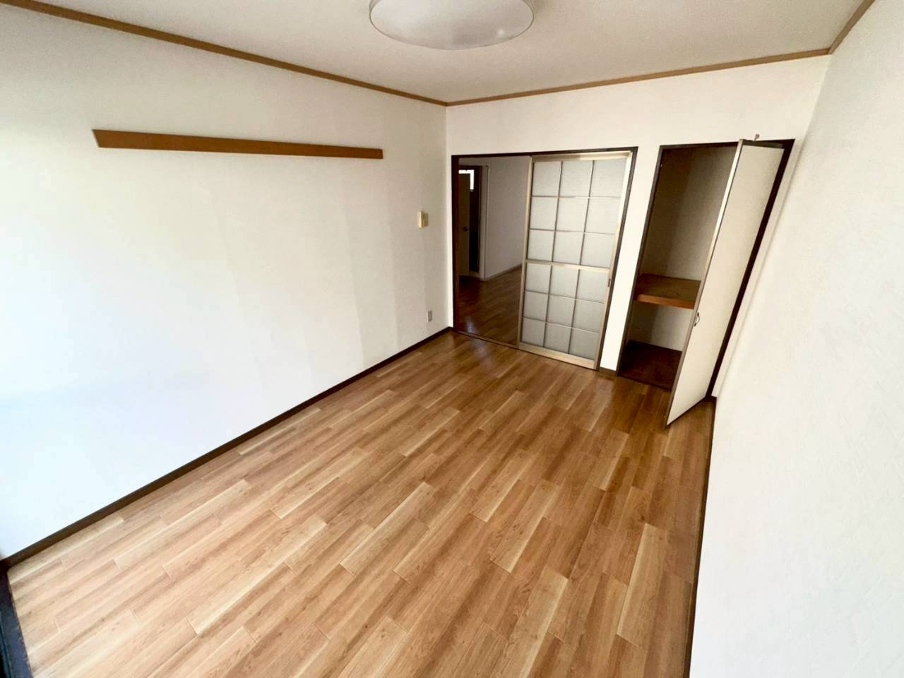 ドミ高坂の洋室