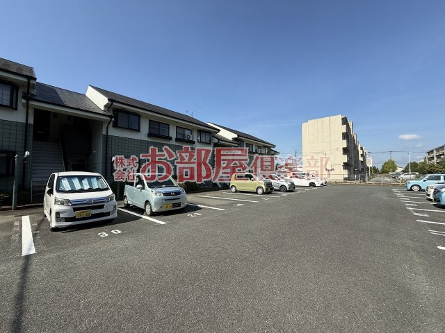 リバー・ビューこもりの B棟の駐車場|駐車場に車を止められます