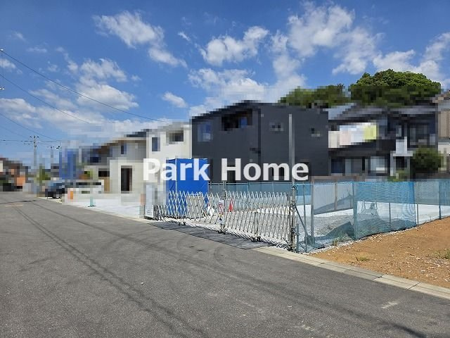高知市鴨部　新築戸建ての前面道路含む現地写真