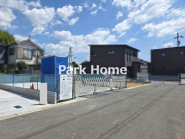 高知市鴨部　新築戸建ての前面道路含む現地写真