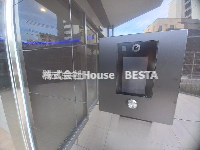 セレニテ西元町アリエのエントランス