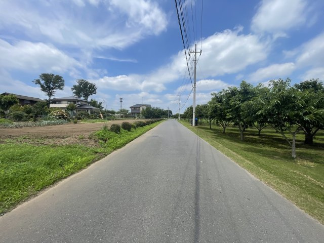 笠間市鯉淵6488-6・-7 の前面道路含む現地写真|前面道路含む現地写真です。幅員５ｍ