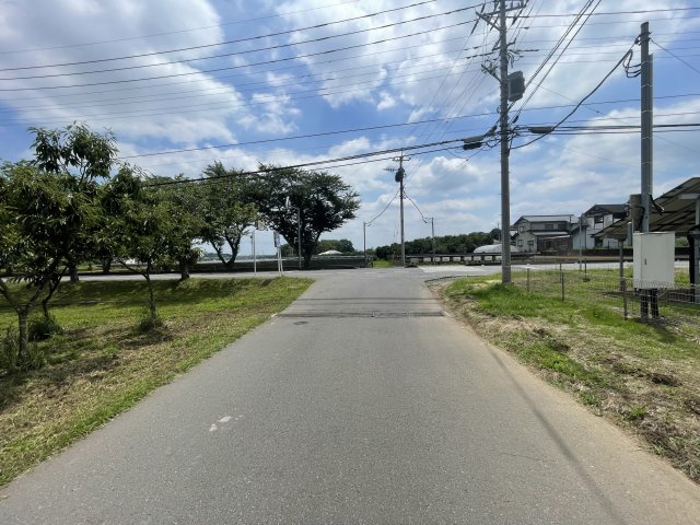 笠間市鯉淵6488-6・-7 の前面道路含む現地写真|前面道路含む現地写真です。幅員５ｍ