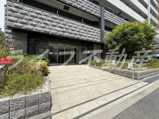 プレサンス玉造駅前のエントランス|建物の内部です
