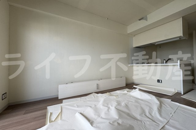 プレサンス玉造駅前の洋室|落ち着いた色調の洋室です