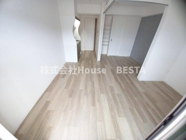 セレニテ西元町アリエの居間・リビング