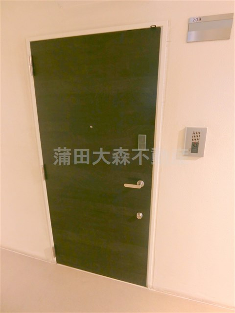 ガーデン萩中の玄関