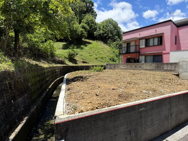 「津波浸水区域外」高知市加賀野井1丁目　建築条件なし売土地の土地図|境界・水路側も綺麗に整備済み。