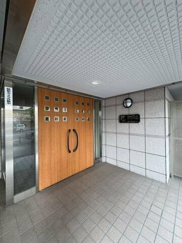 スカイコートヴァンテアン早稲田のエントランス
