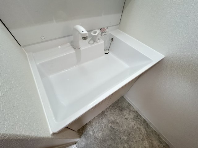 セントフェリオ東加賀屋の独立洗面台