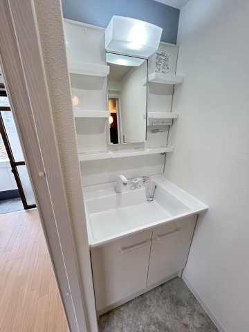 セントフェリオ東加賀屋の独立洗面台