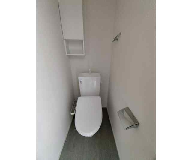 Ｃｈａｌｅｕｒｅｕｘ表参道のトイレ|温水洗浄便座・収納つきのトイレです