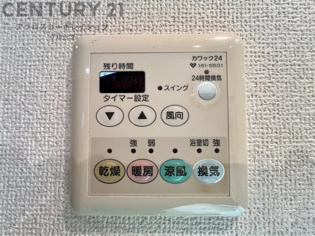 暖房機能があるため、冬場でも温かい浴室で入浴でき、乾燥機能があるため、水気を素早く取り除けます。また、換気機能があるため、湿気を素早く排出してカビや雑菌の発生を防ぐことができます。