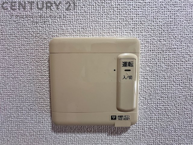 訪問者が来たときにテレビ画面で確認できるため、安心してドアを開けられます。録画機能があるものもあり、留守中に来訪者を記録しておくことができます。利便性が高く、セキュリティ面でも安心です。